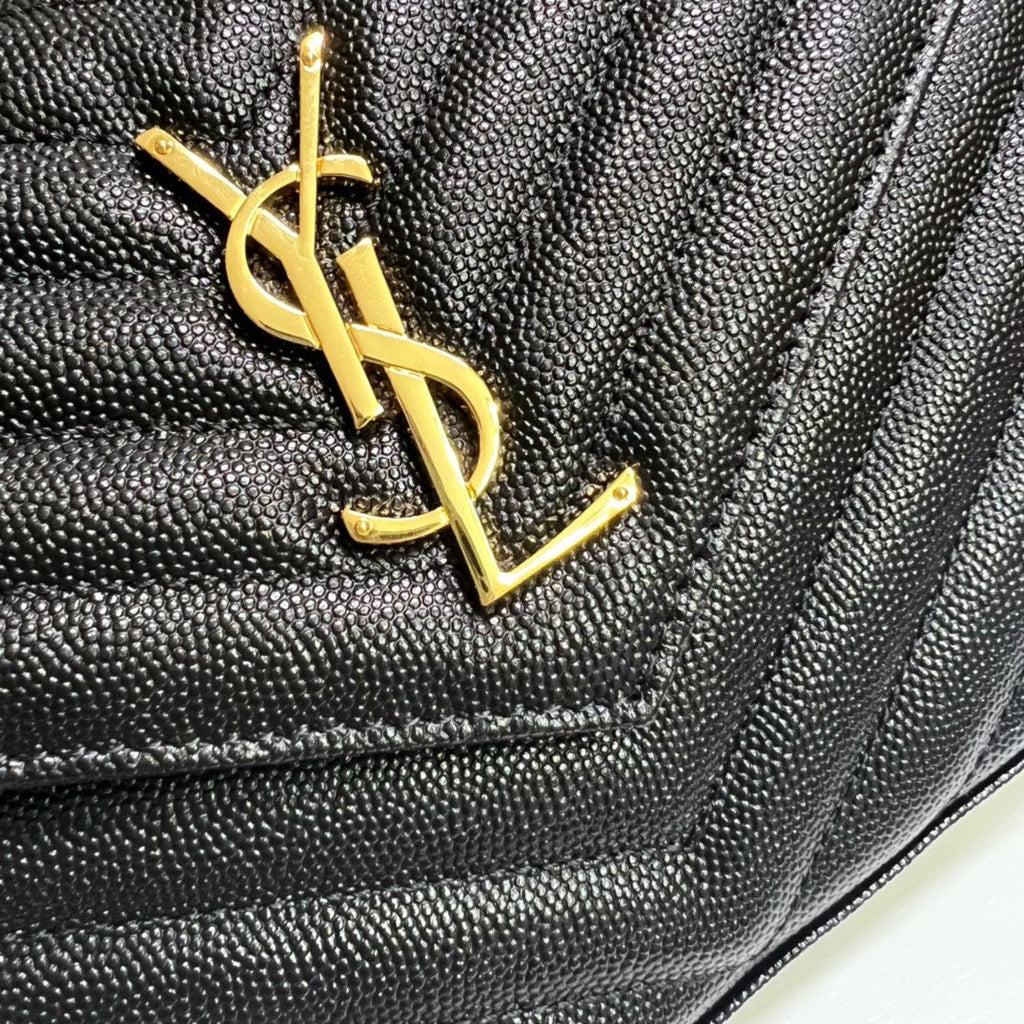 Cartera de piel acolchada con cadena