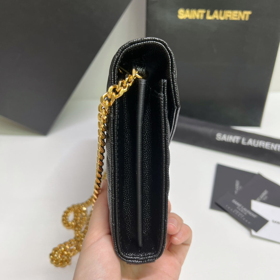 Cartera de piel acolchada con cadena