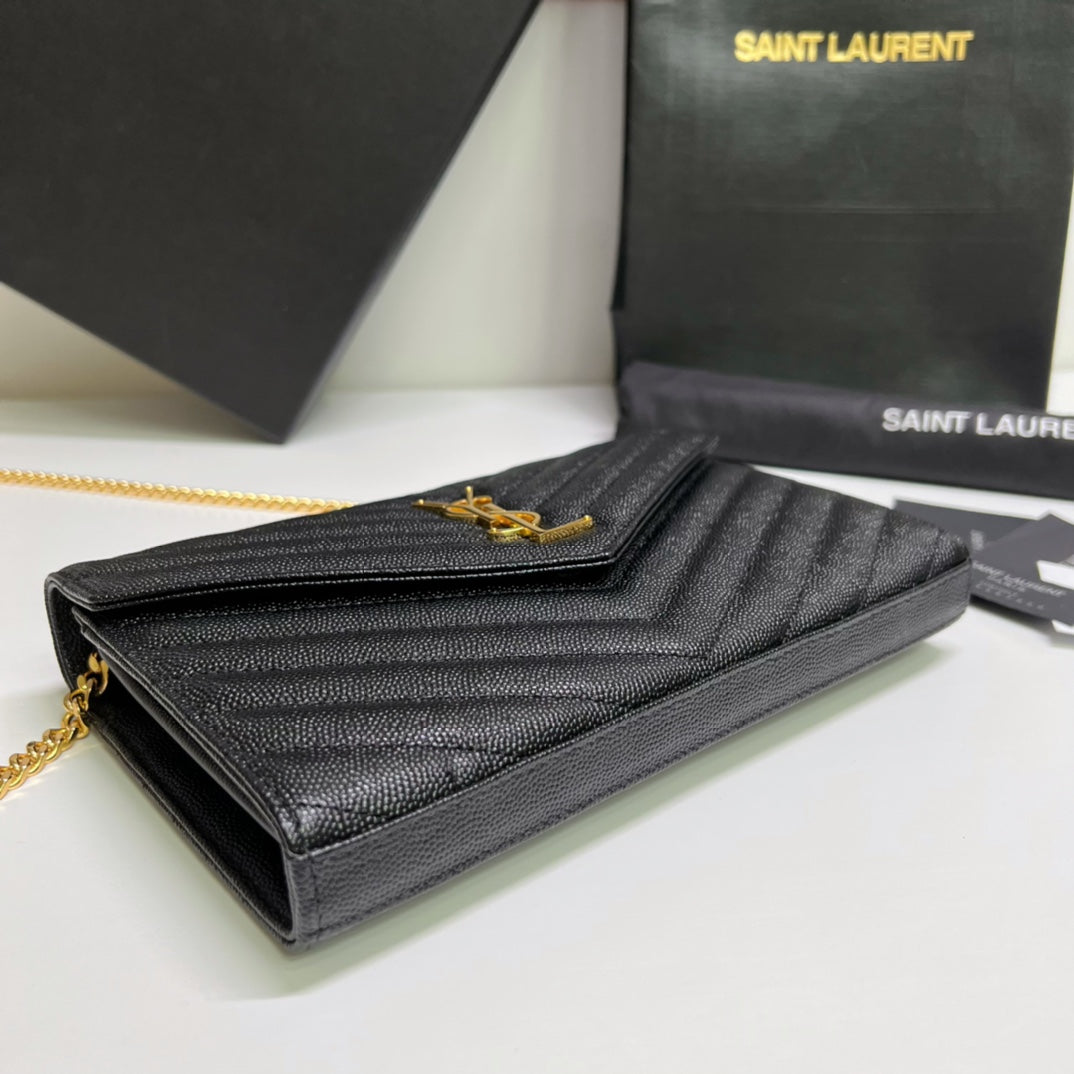 Cartera de piel acolchada con cadena