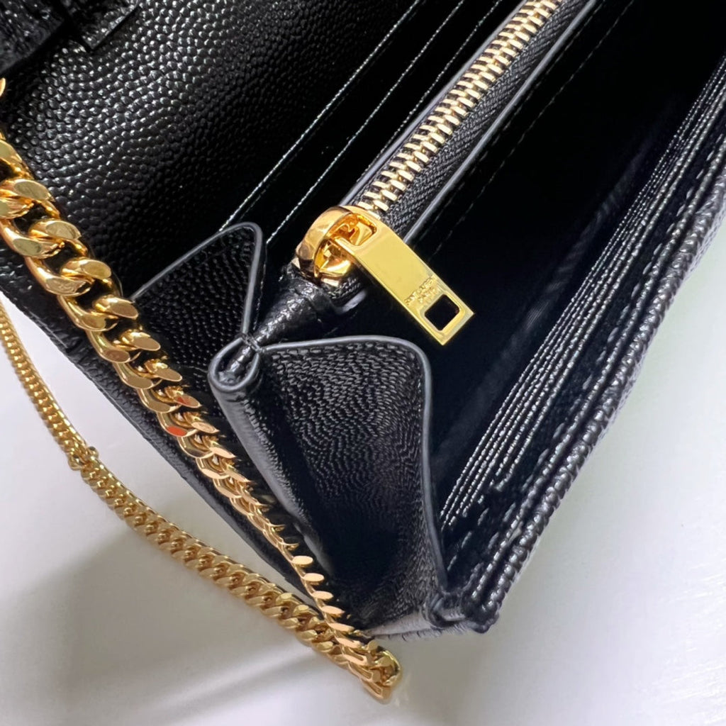 Cartera de piel acolchada con cadena