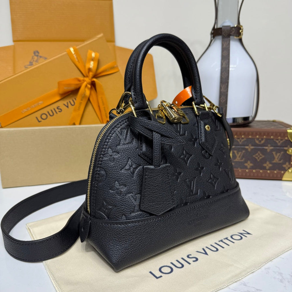 Bolso de piel repujada