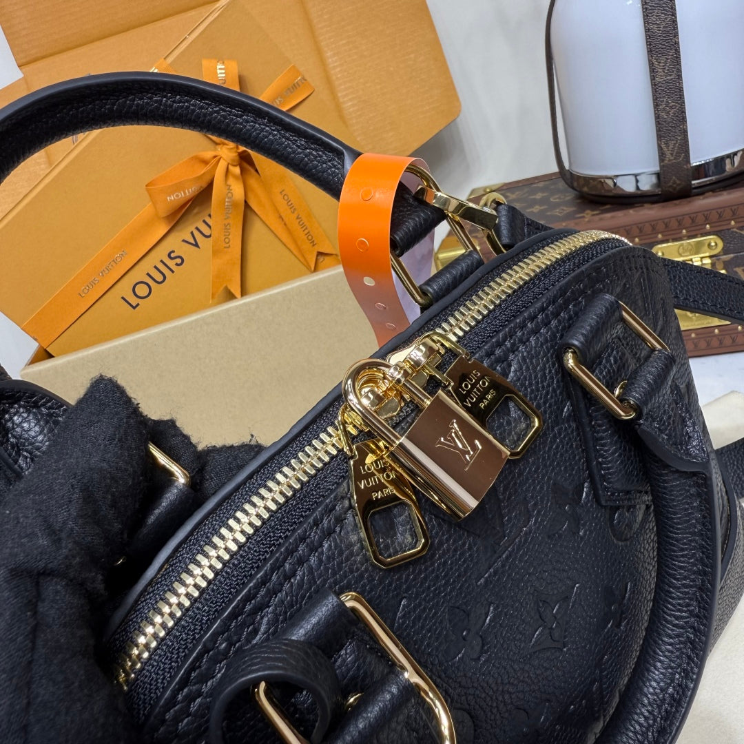 Bolso de piel repujada