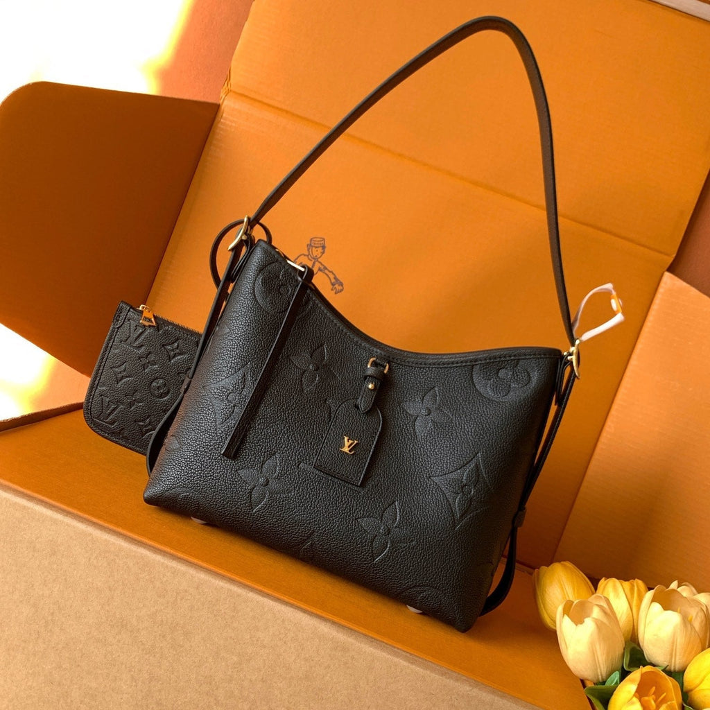 Bolso de hombro de piel repujada