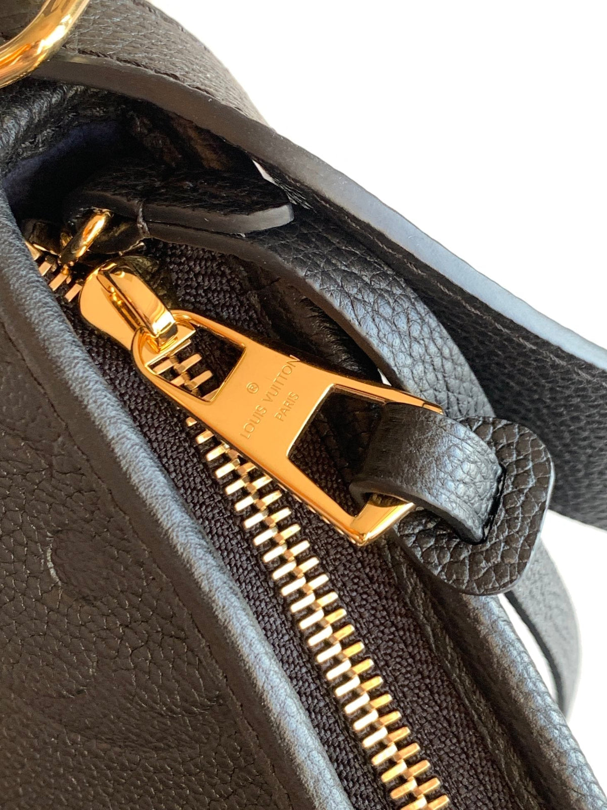 Bolso de hombro de piel repujada
