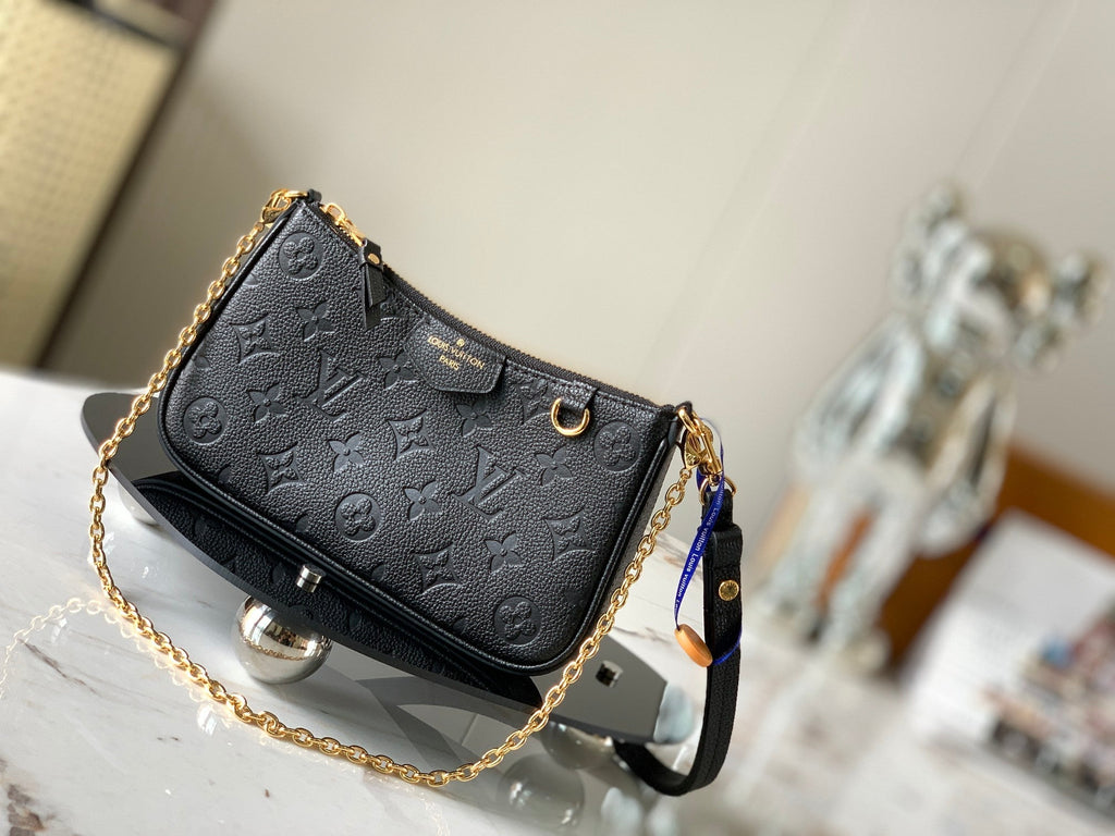 Bolso de hombro de piel repujada