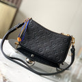 Bolso de hombro de piel repujada