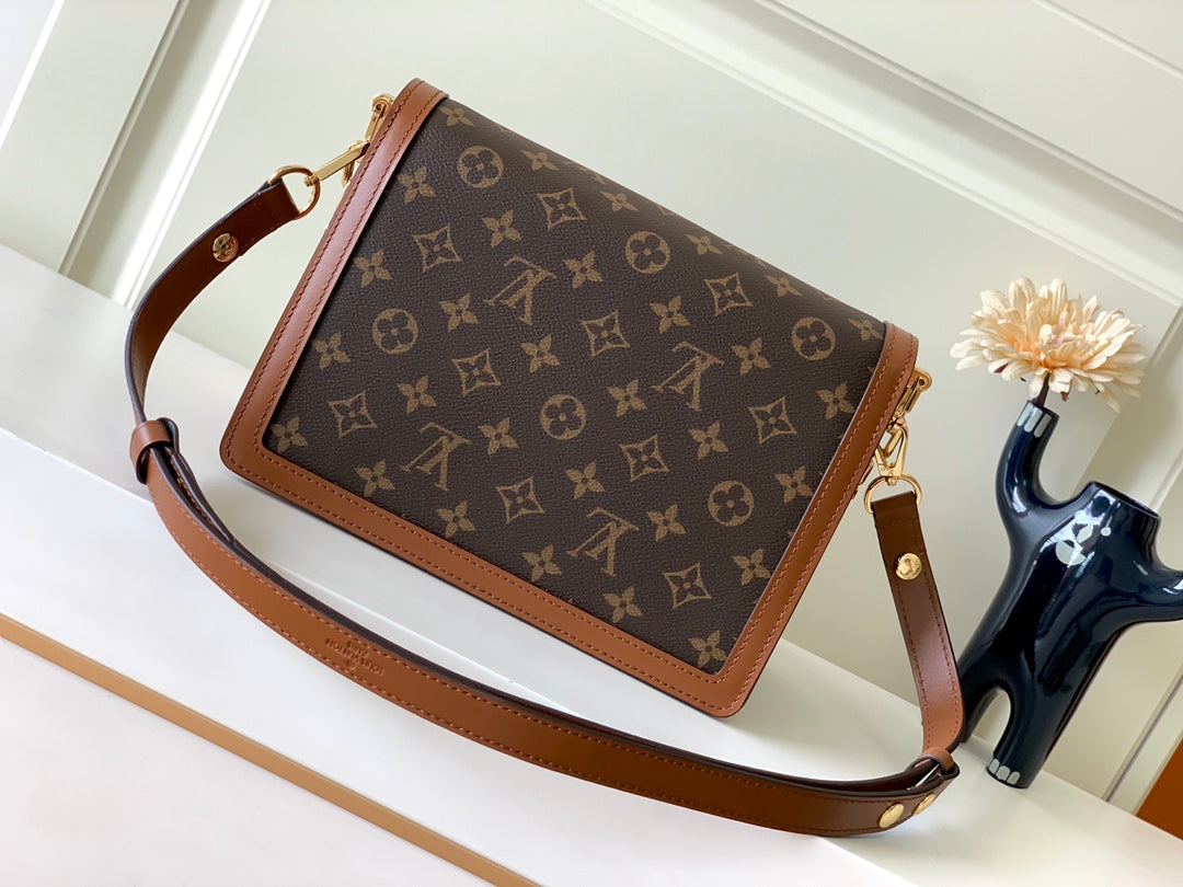 Bolso de hombro clásico con monograma