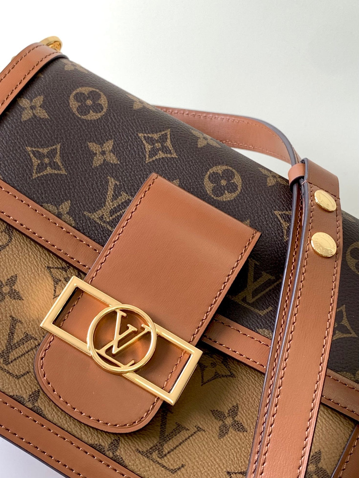 Bolso de hombro clásico con monograma